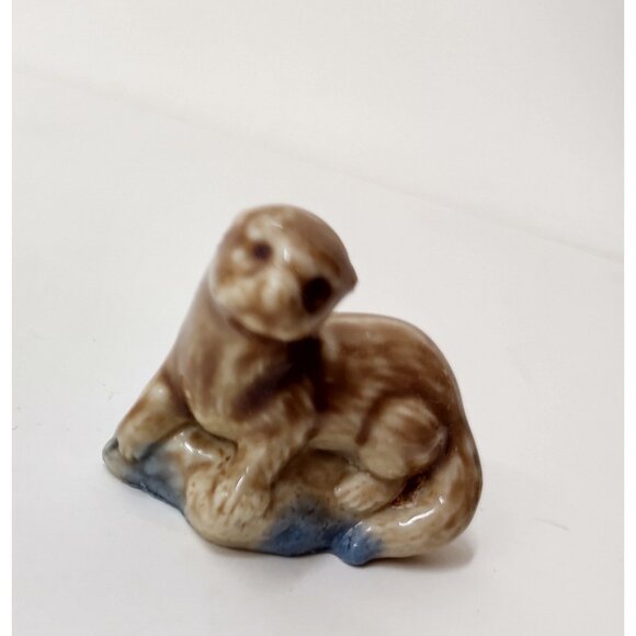 Vintage Wade Whimsies Otter Red Rose Tea Set 1 Mini Pottery Figurine - Picture 1 of 3